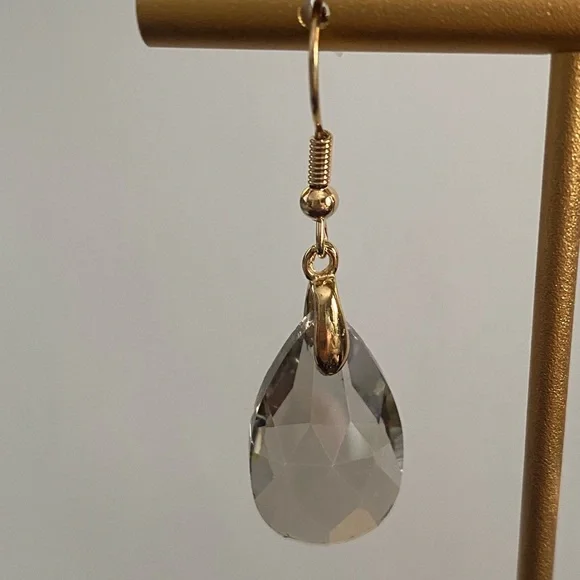 Grey Crystal Drop Earrings.  New. - Picture 3 of 3